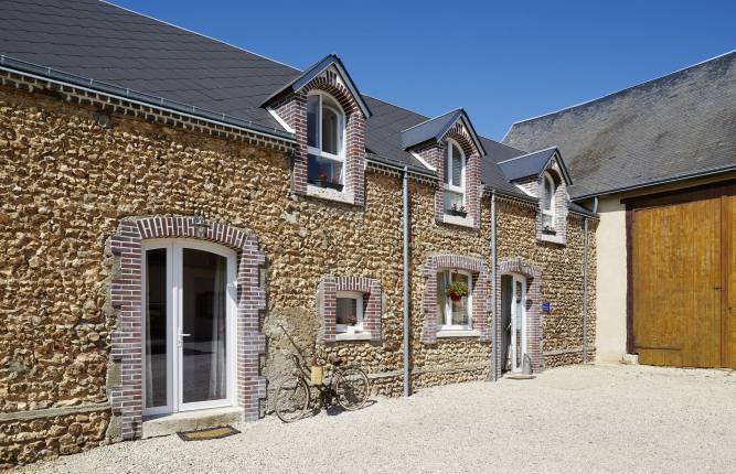 Une grange devient gîte contemporain